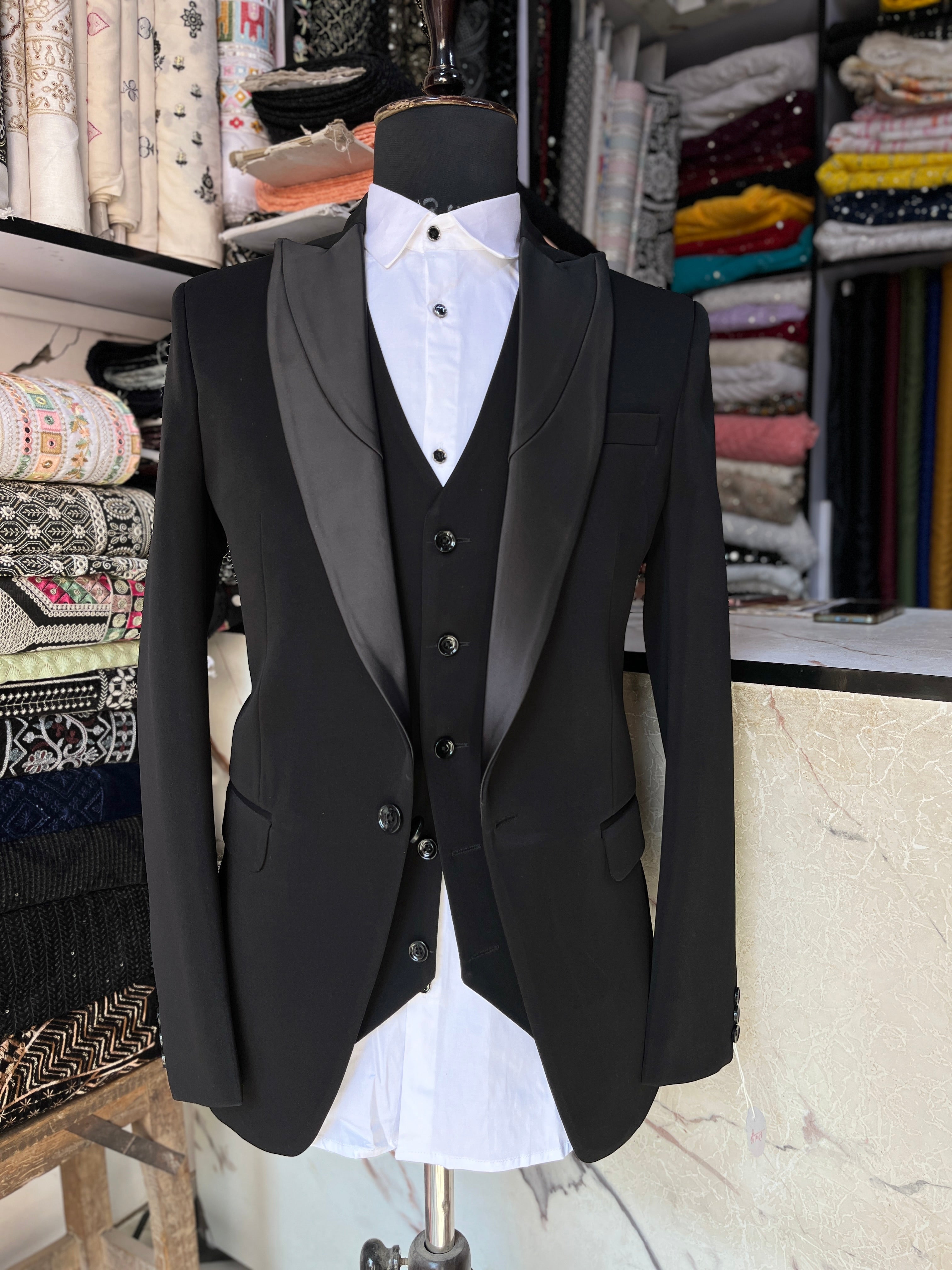 Men's Black Double Peak Lapel Classic Tuxedo Suit