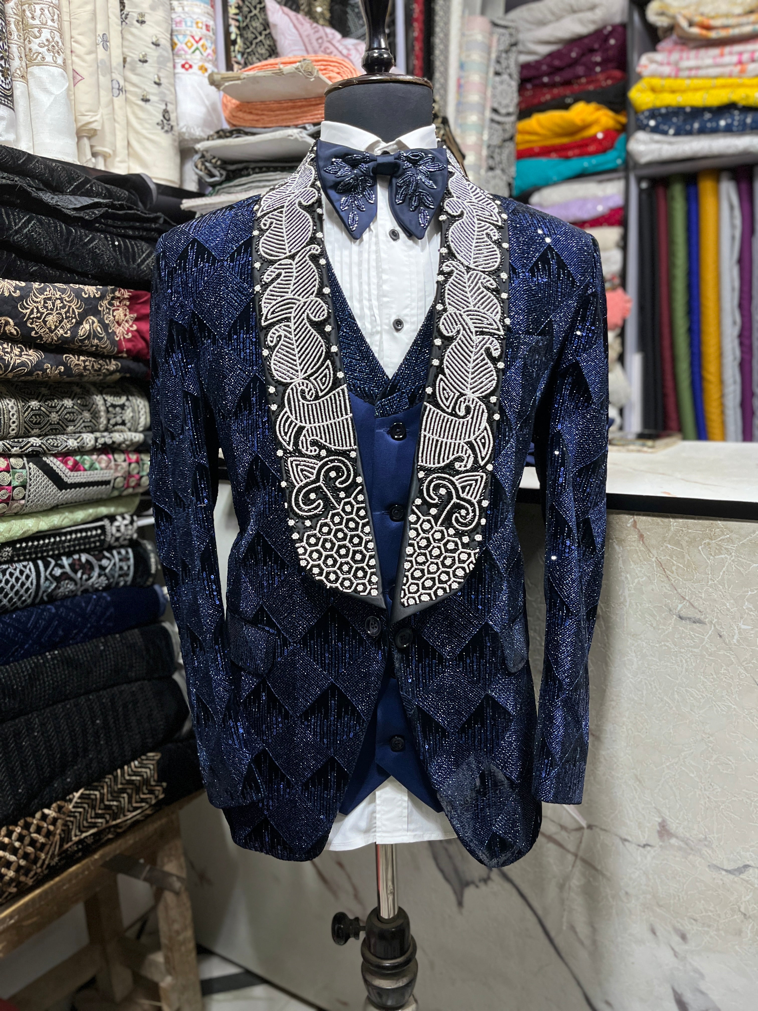 Men's Navy Blue Broad Shawl Lapel Handcrafted Tuxedo Suit