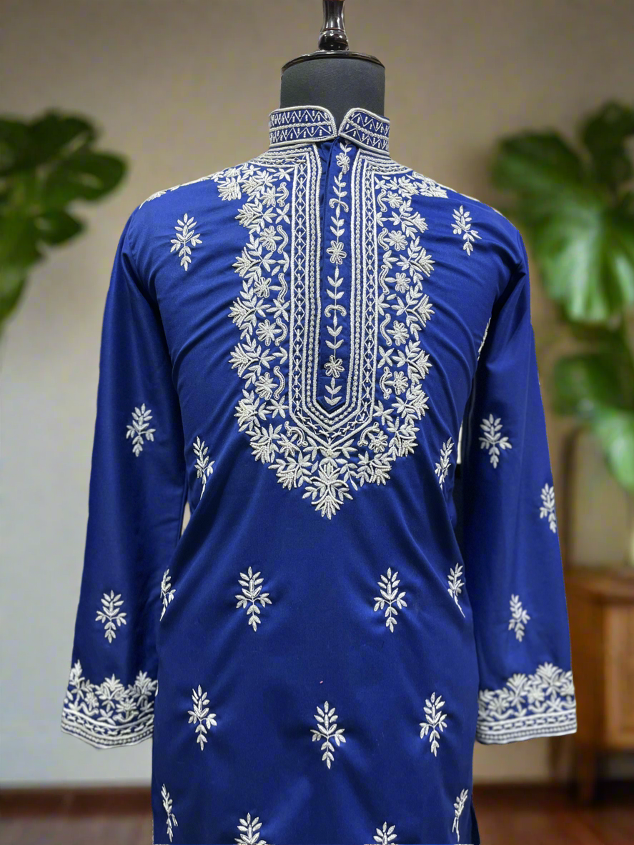 Elegant men’s kurta set for weddings and parties
