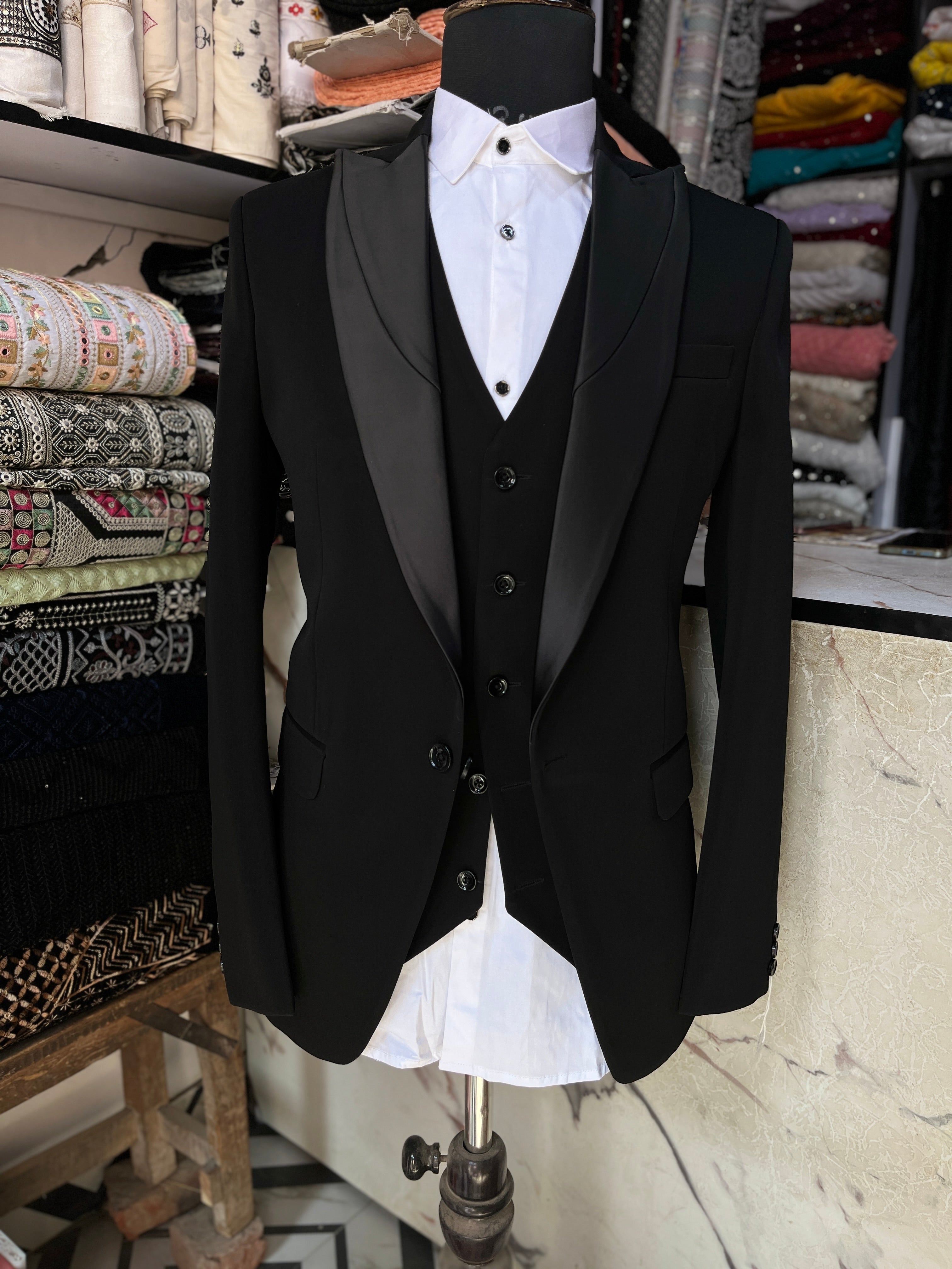 Men's Black Double Peak Lapel Classic Tuxedo Suit