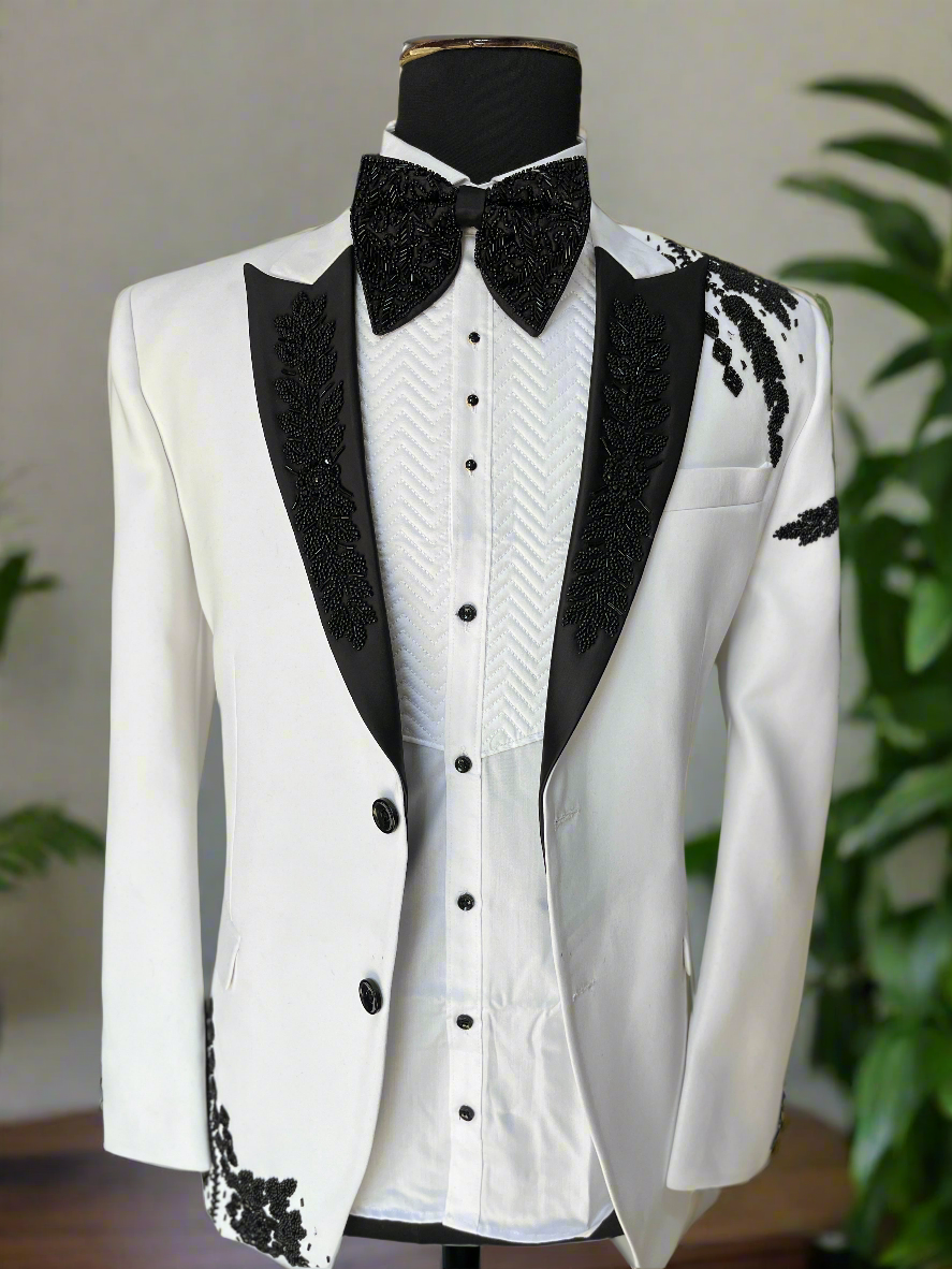 Elegant White Peak Lapel Tuxedo Suit for Formal Occasions