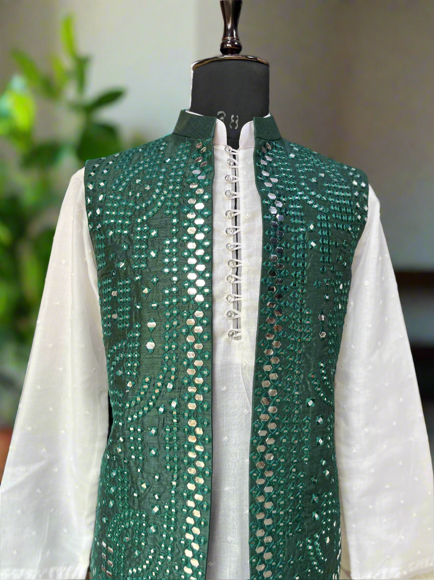 Reflective mirror work details on Mehndi attire.
