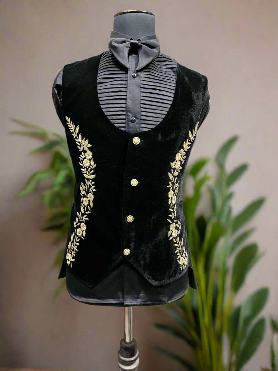 Shawl lapel with single-button closure
