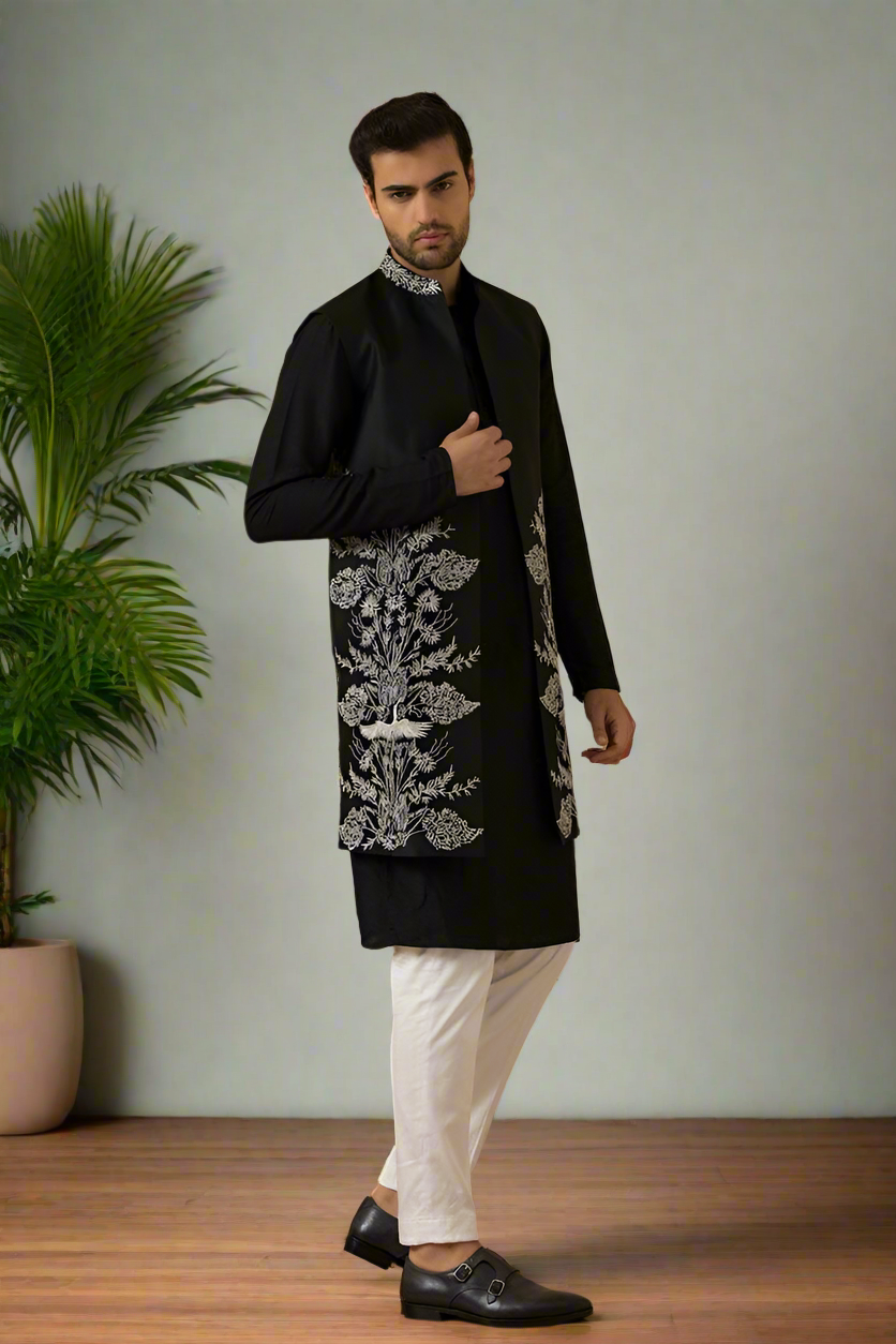 Zipper Detail of Men's Black Thread Embellished Pant
